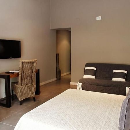 L'Hotellerie Kouros Cuers Szoba fotó