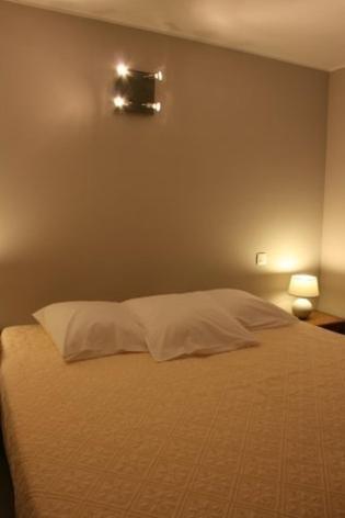 L'Hotellerie Kouros Cuers Szoba fotó