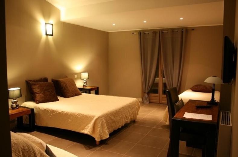 L'Hotellerie Kouros Cuers Szoba fotó