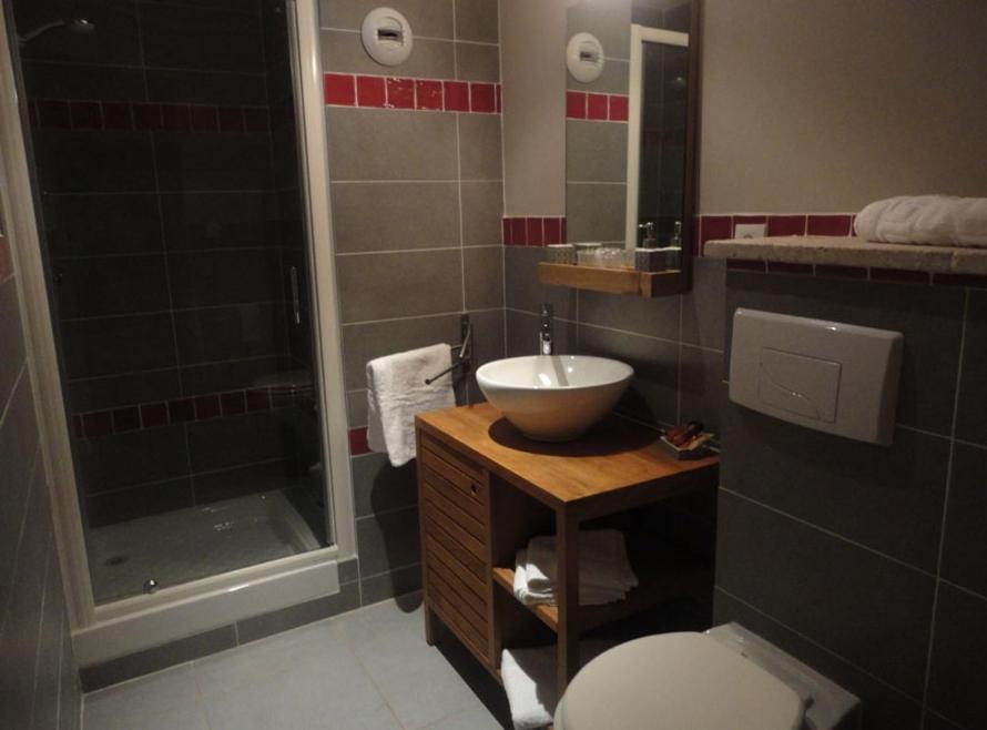 L'Hotellerie Kouros Cuers Szoba fotó