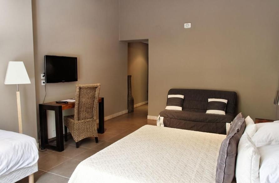 L'Hotellerie Kouros Cuers Szoba fotó