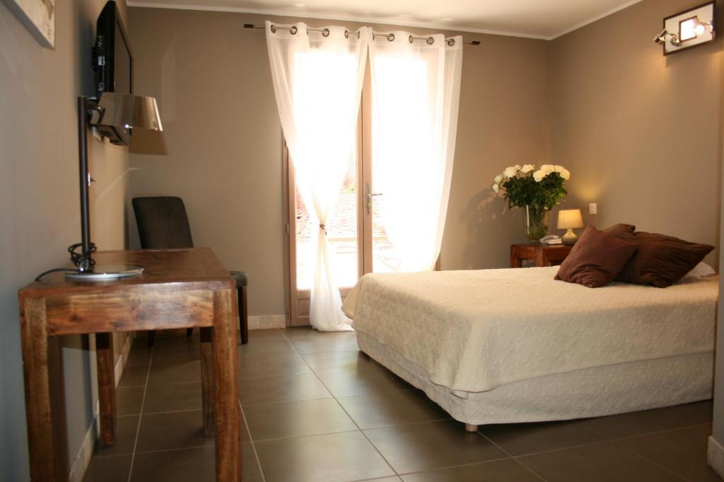 L'Hotellerie Kouros Cuers Kültér fotó